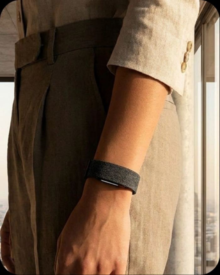 Hume Band 2.0 subscription-free health tracker on the wrist